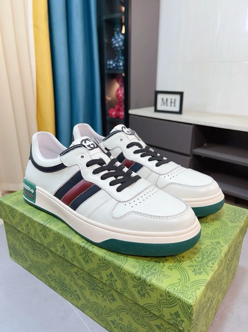Men's shoes 💰440🌹🌹GUCCI [Gucci] New high-end brand of men's shoes, the latest fashionable casual men's shoes, trendy and versatile style, relaxed and sporty style, uppers imported from Italy, first-layer cowhide, genuine leather lining and ultra-fine workmanship. Original personalized fashionable rubber wear-resistant outsole, light and comfortable on the foot, size 38-44